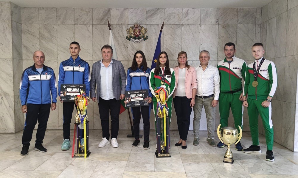 награждаване на шампиони - карате и кок бокс